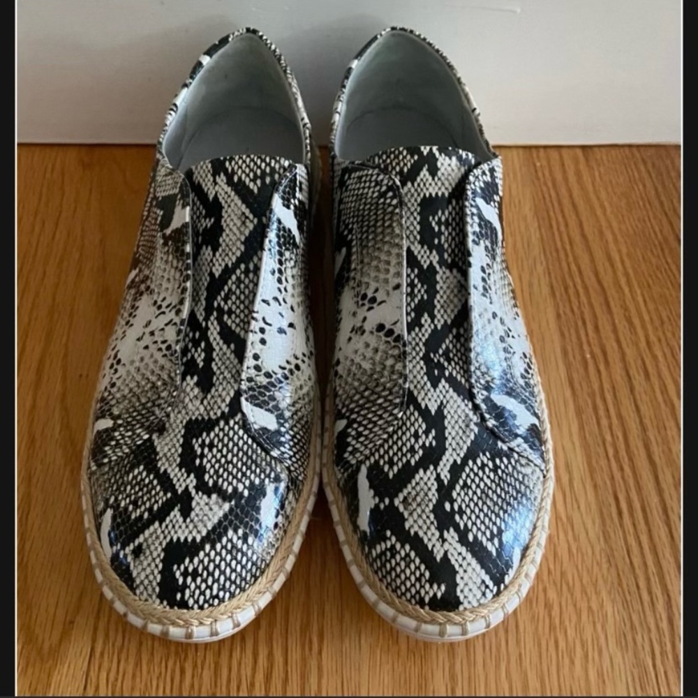NWT J/SlidesNY Size 9 Womens Snakeskin Pattern